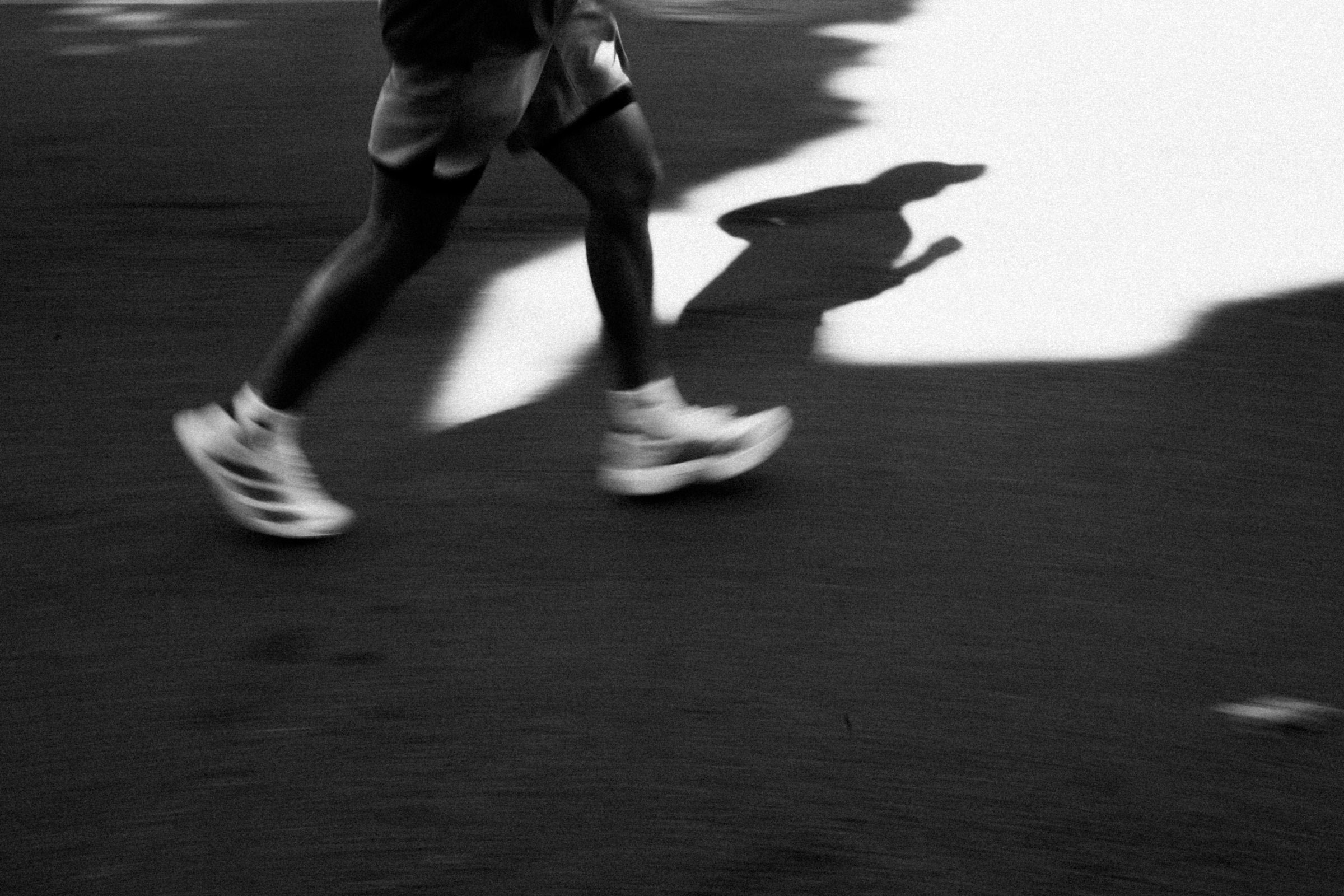 Laeufer in Bewegung bei Sonnenlicht